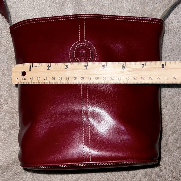 Mondani New York Red Faux Leather Bucket Purse - Picture 6 of 13